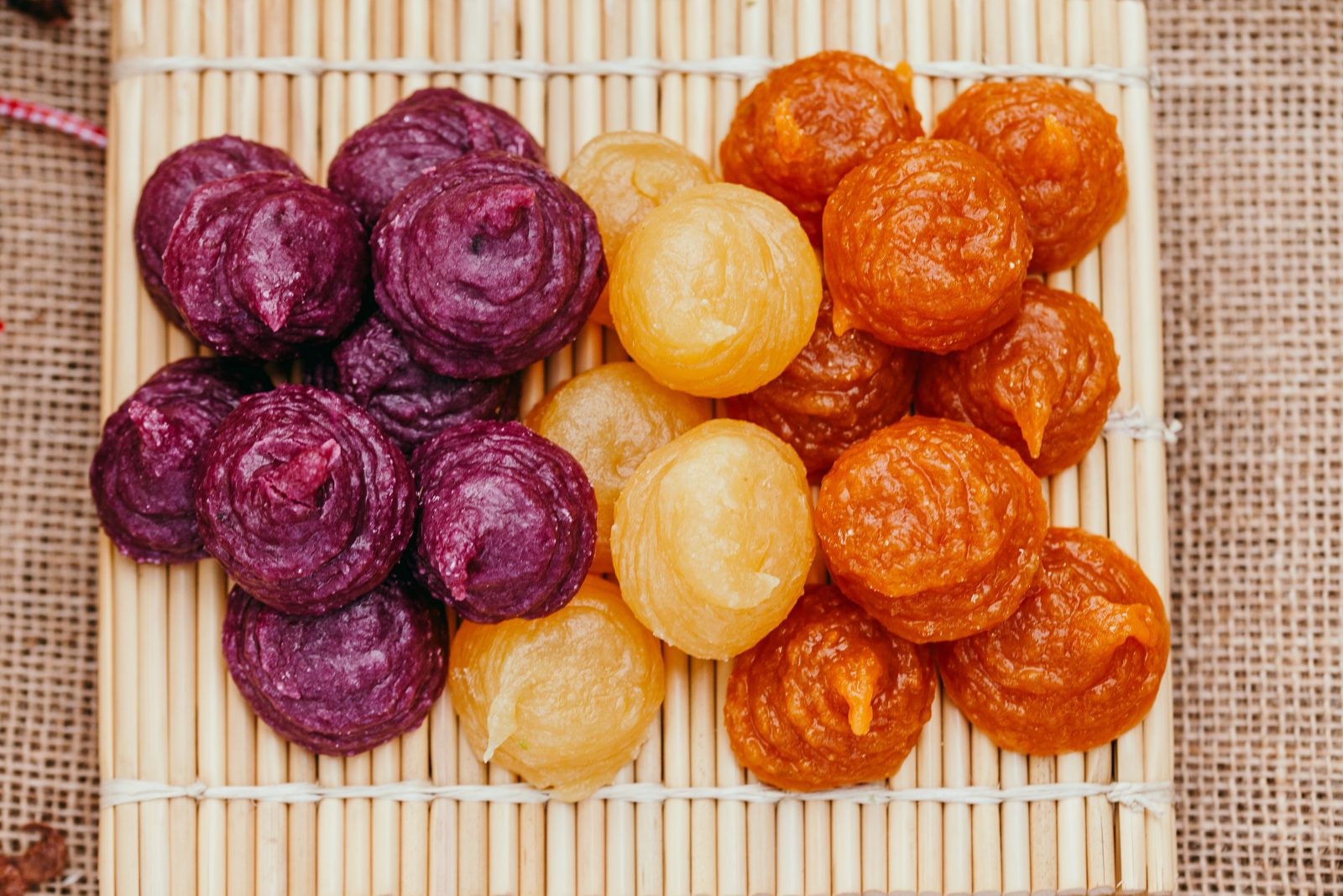processo de embalagem e rotulagem de doces tradicionais em linha de producao