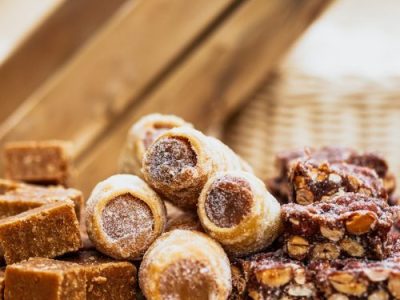 controle de qualidade e rotulagem de doces caseiros em fabrica artesanal