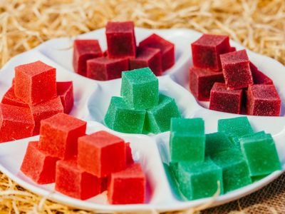 ponto de venda com doces artesanais organizados para merchandising